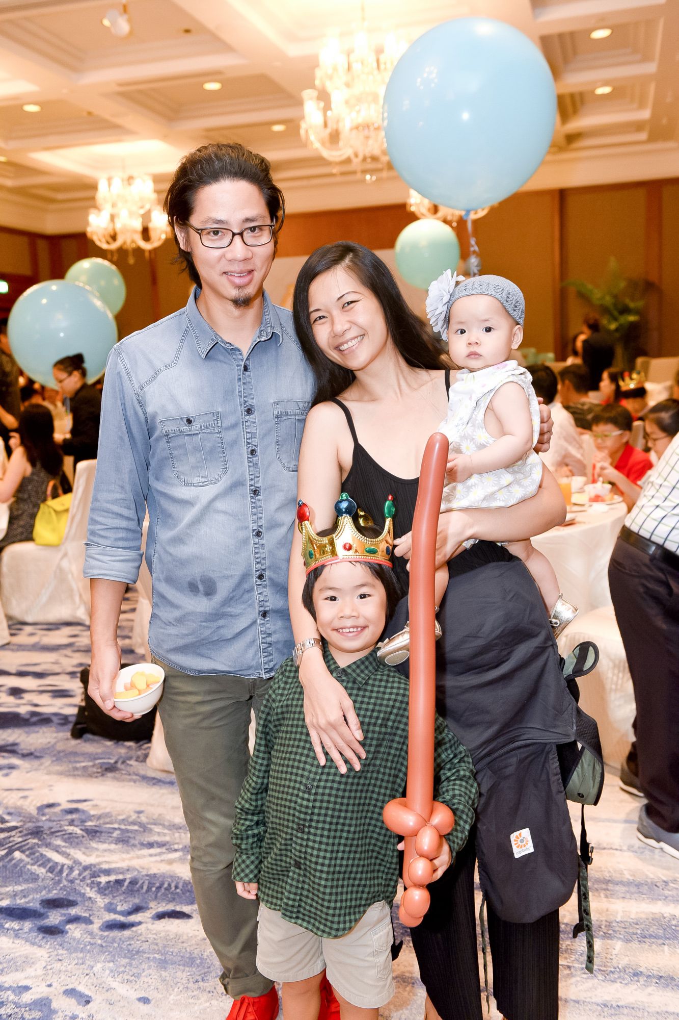 Mak Hon Yue, Belynda Sim-Mak, and kids