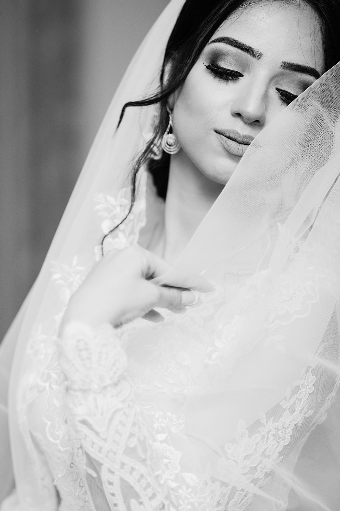 8 Dazzling Earrings To Make A Statement On Your Big Day