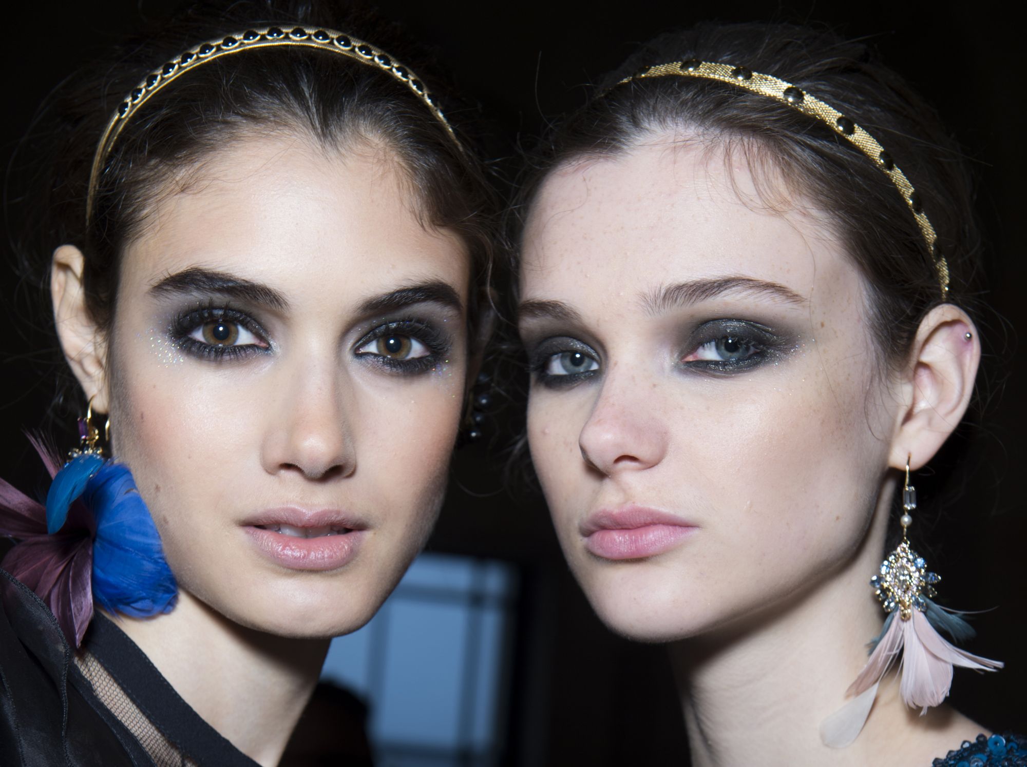 Pewter sparkly eyes spotted at Elie Saab’s F/W18 show, created by makeup artist Tom Pecheux with two different glitters that drift down the cheekbones