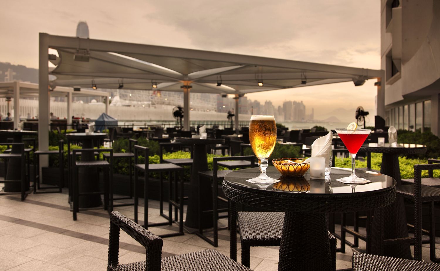 Sundowner Suppers: The Best Alfresco Avenues