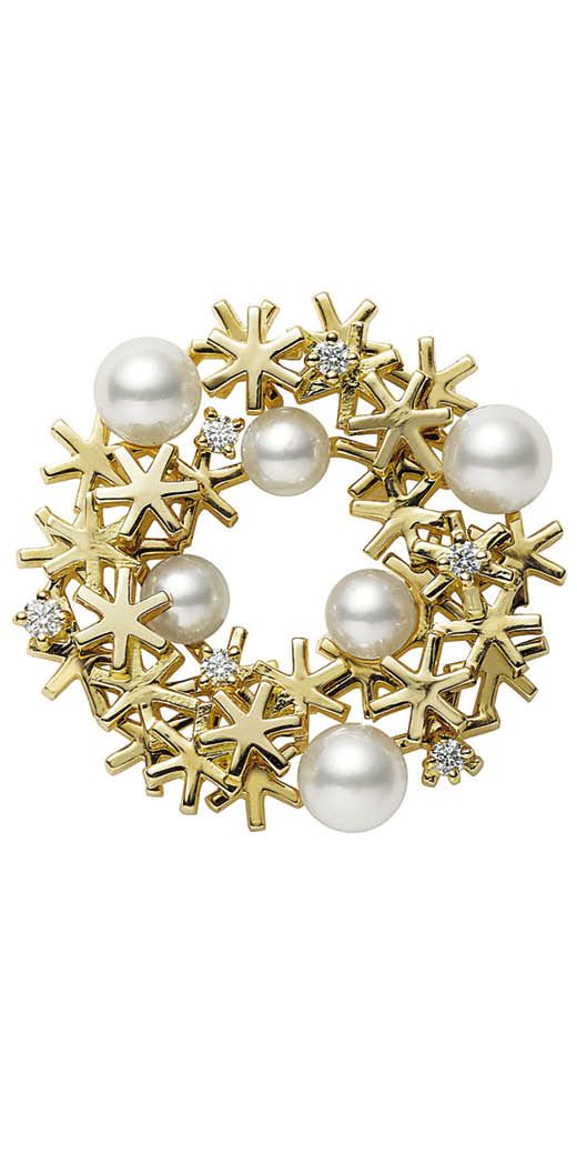 MIKIMOTO Brooch in yellow gold set with Akoya pearls and diamonds. Available at Mikimoto