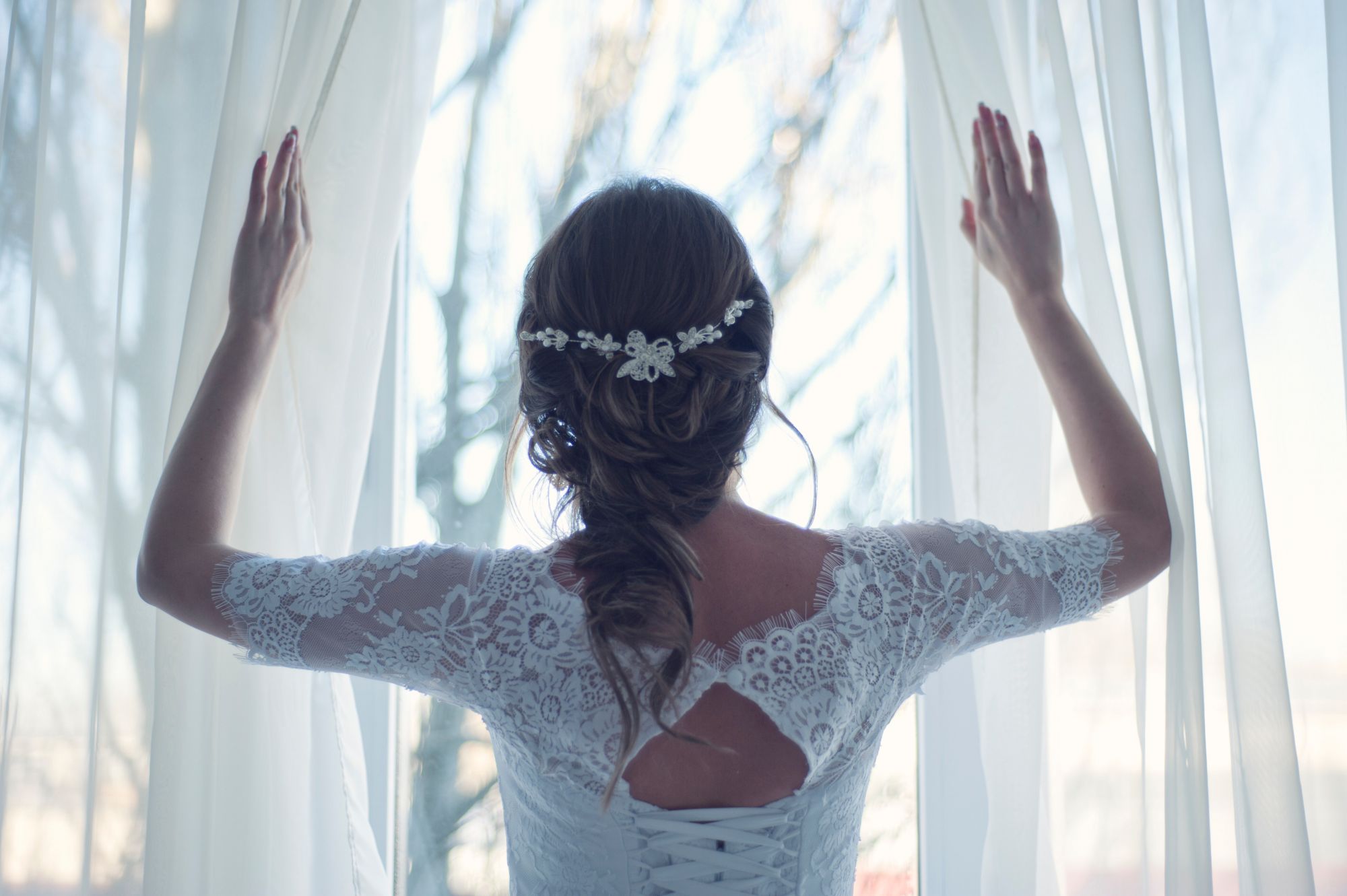 Rise And Shine: Stunning Headpieces To Complete Your Wedding Day Look