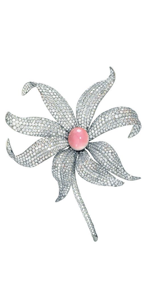 Moussaieff Flower diamond brooch set with a conch pearl (Photo: Courtesy of Moussaieff)