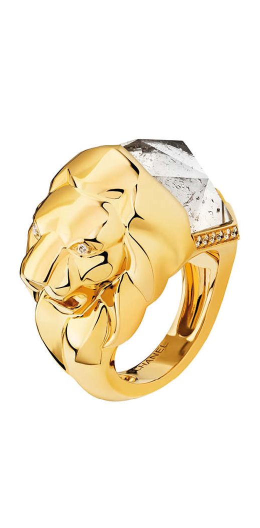 Chanel Sous le Signe du Lion ring in yellow gold set with quartz and diamonds
