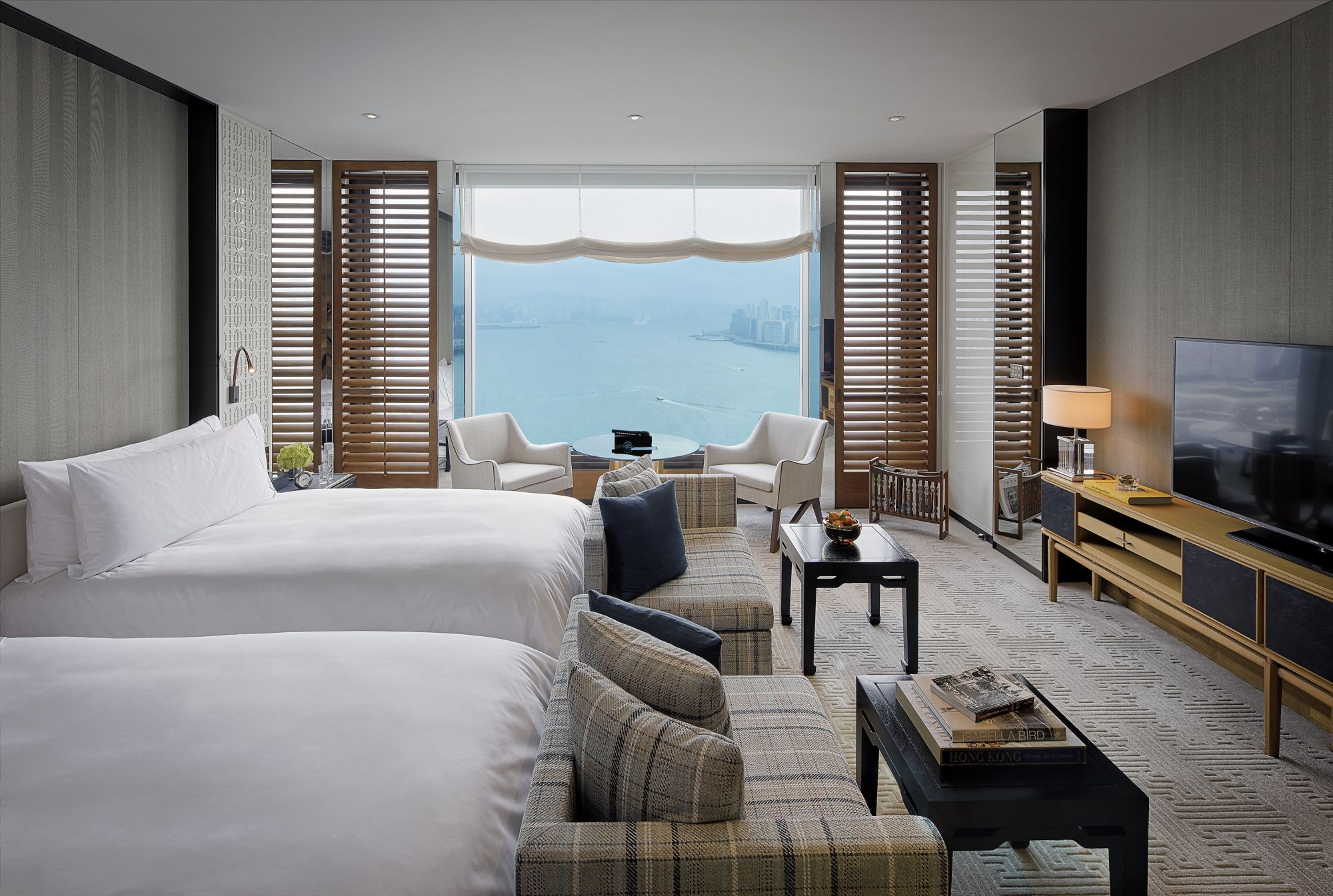 A harbour view twin room at the Rosewood Hong Kong (Photo: Courtesy of Rosewood Hong Kong)