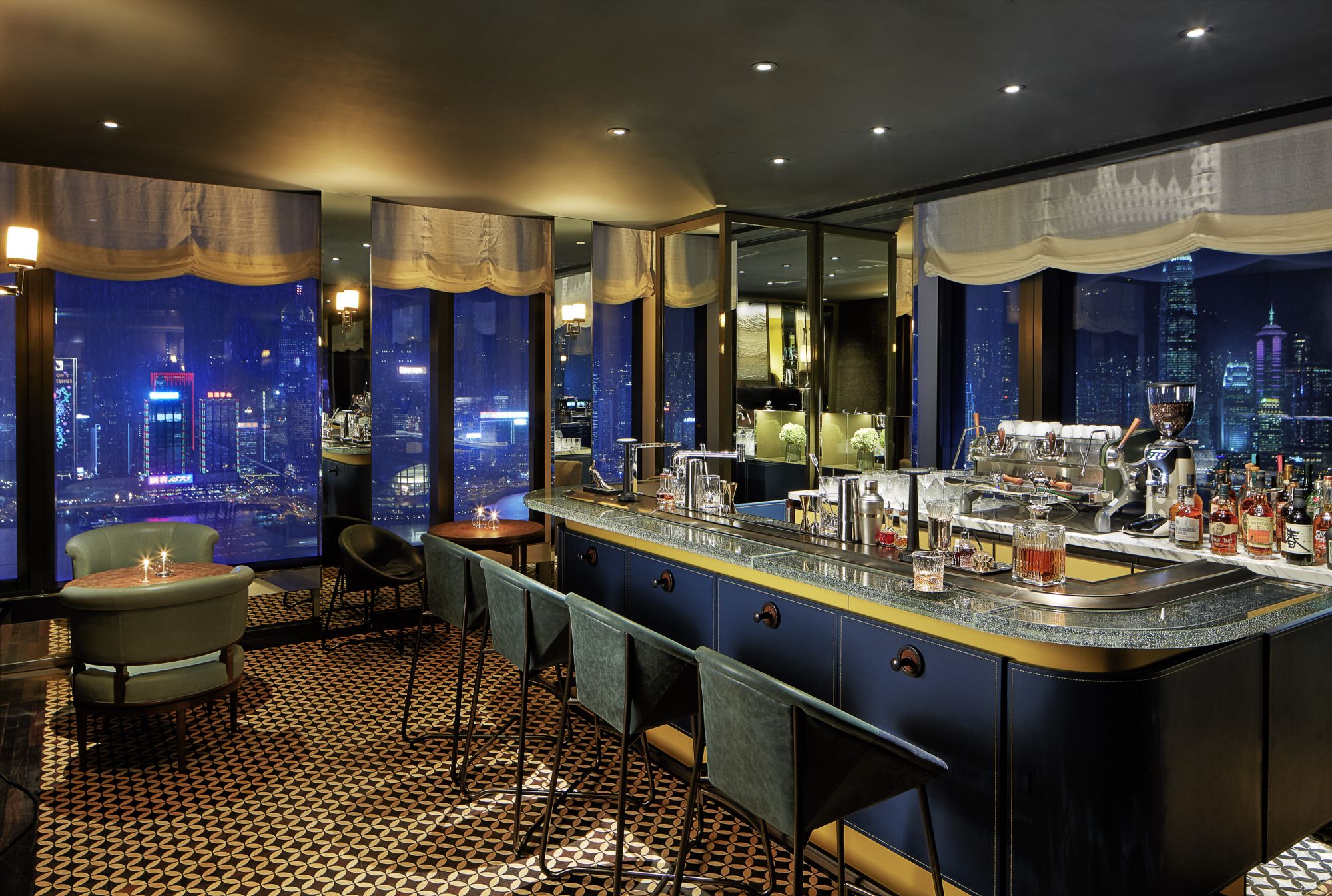 The Manor Club bar (Photo: Courtesy of Rosewood Hong Kong)