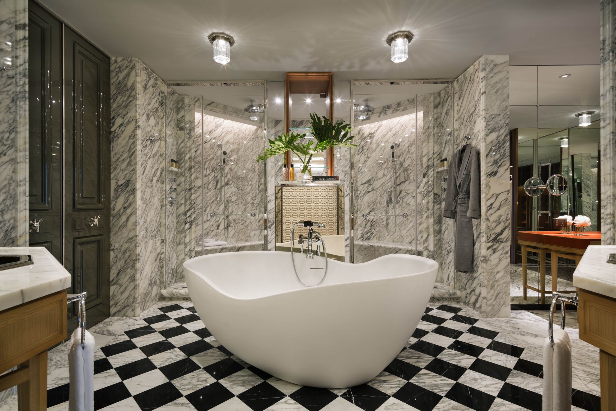 The ultimate bathtub at the Rosewood Hong Kong (Photo: Courtesy of Rosewood Hong Kong)