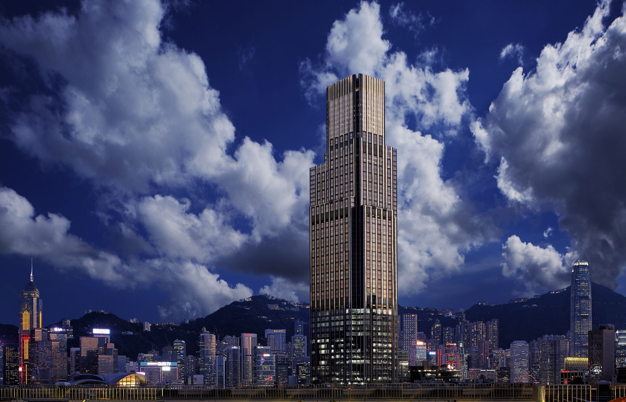 The Rosewood Hong Kong by night (Photo: Courtesy of Rosewood Hong Kong)