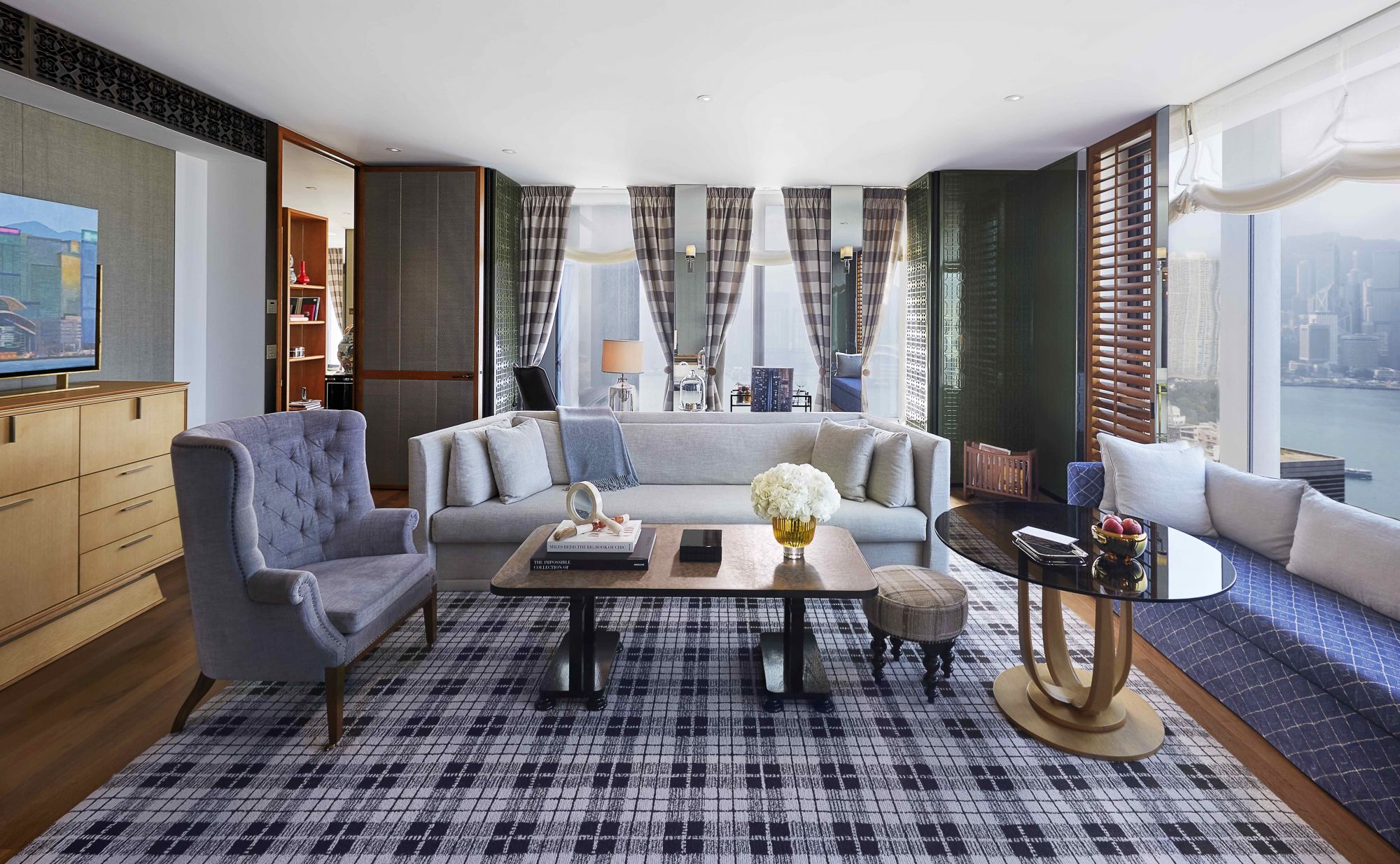 Inside the Rosewood Hong Kong's harbour view corner suite living room (Photo: Courtesy of Rosewood Hong Kong)