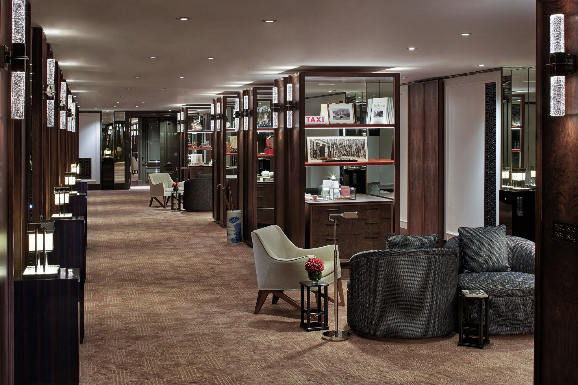 Guest floor salon with local Hong Kong details (Photo: Courtesy of Rosewood Hong Kong)