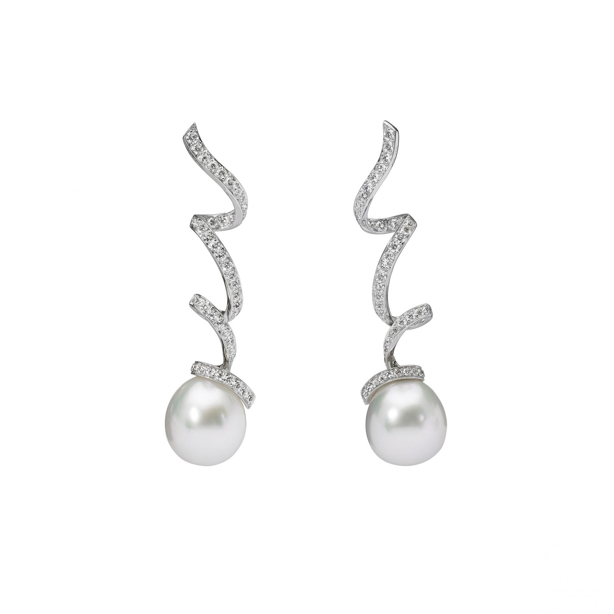 Caprice earrings in white gold set with pearls and diamonds, by Dior. (Photo: Courtesy of Dior)