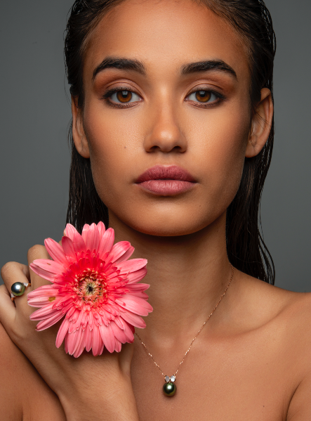 Nacrée necklace and ring in rose gold and mother of pearl set with Tahitian pearls and diamonds, by Robert Wan. (Photo: Courtesy of Robert Wan)