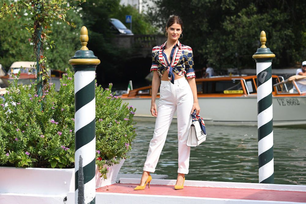 Isabeli Fontana arrives at the 76th Venice Film Festival on August 28, 2019 in Venice, Italy. (Photo by Daniele Venturelli/WireImage,)