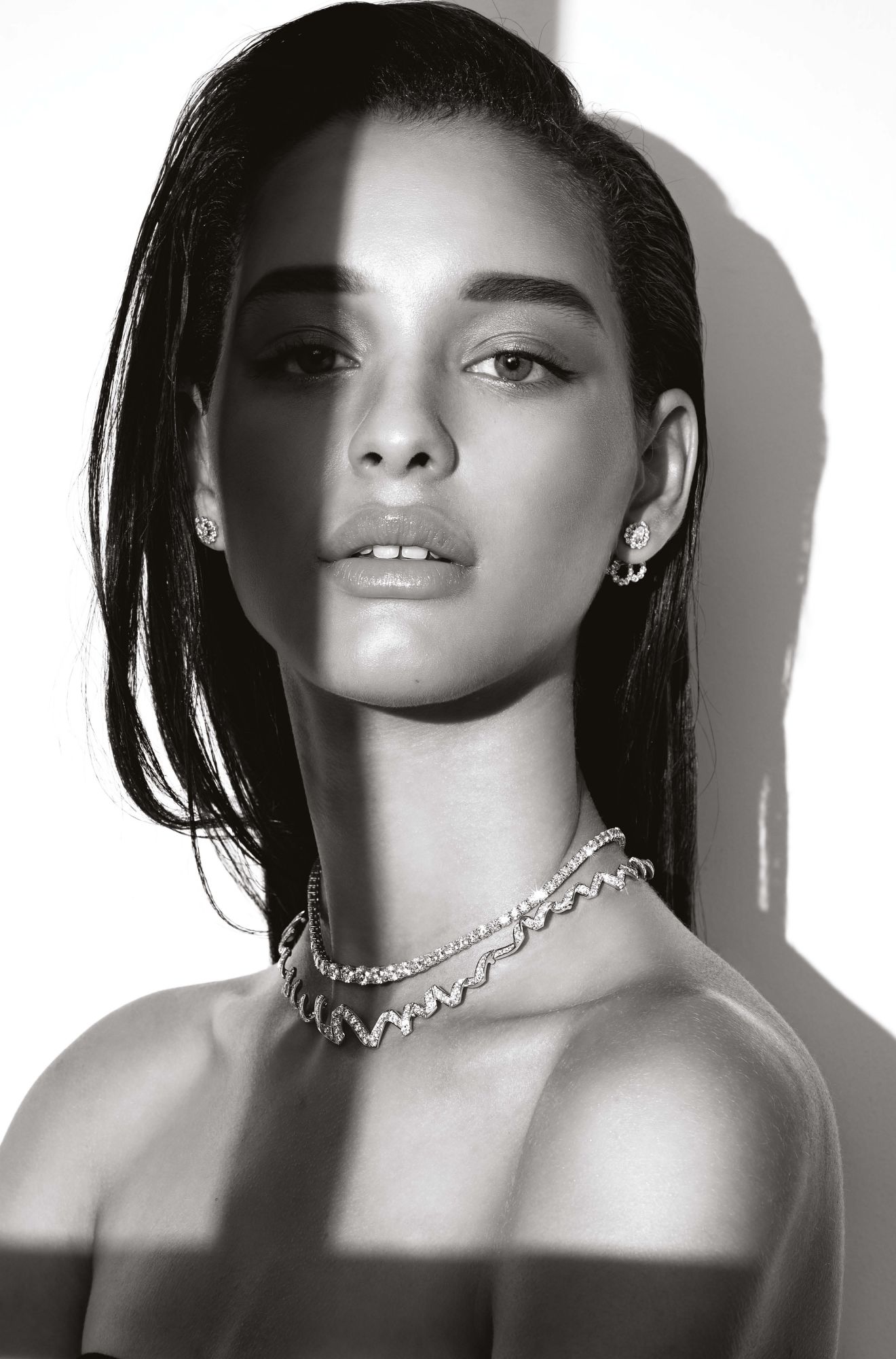 Archi Dior Milieu du Siècle earrings in white gold set with diamonds, by Dior; Limelight necklace in platinum set with diamonds, by Piaget; Archi Dior Diorama necklace in white gold set with diamonds, by Dior