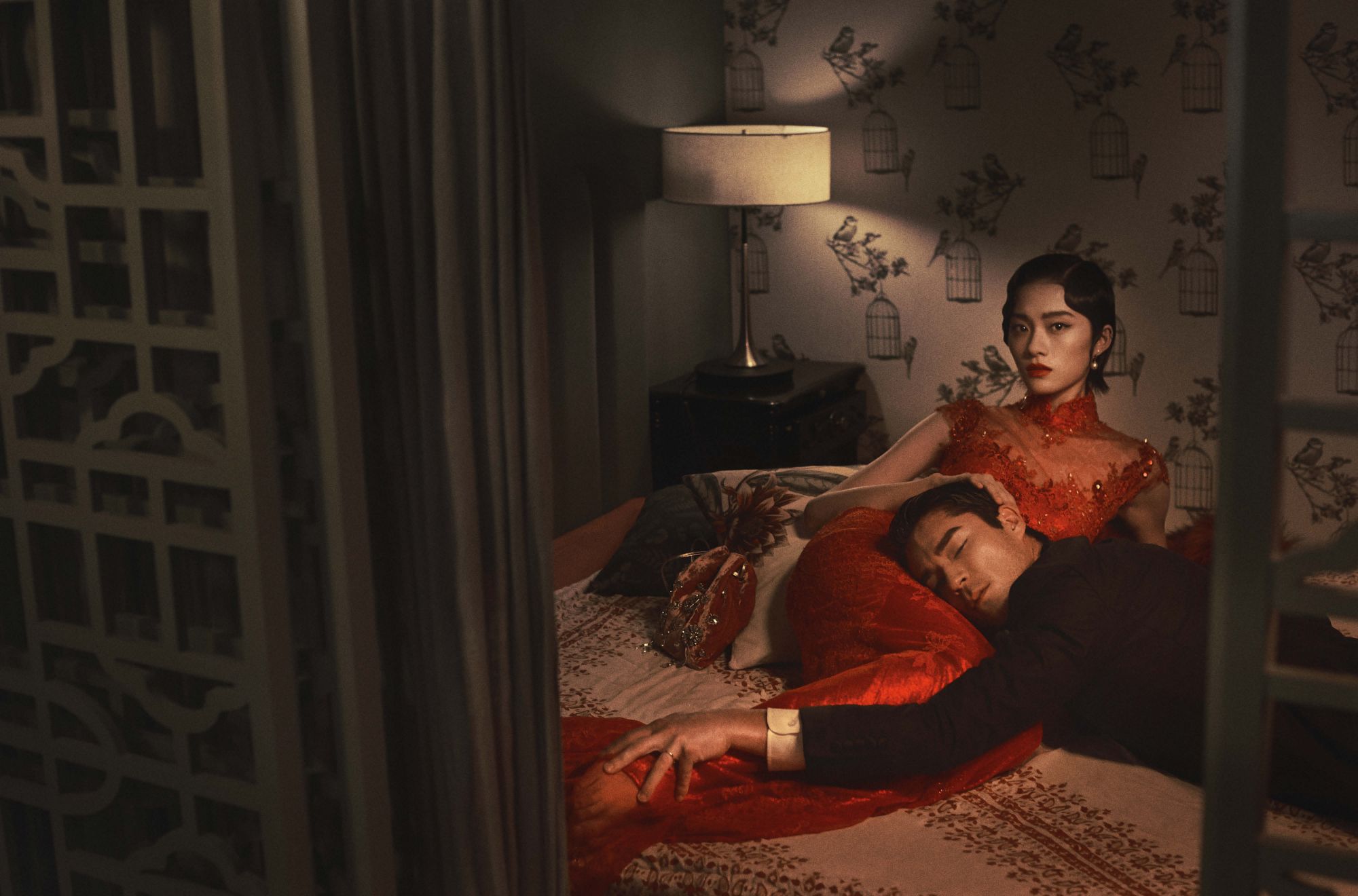 Le Si wears a dress by Jos; and carries a bag by Roger Vivier; Kenta wears a shirt, jacket and trousers by Tom Ford