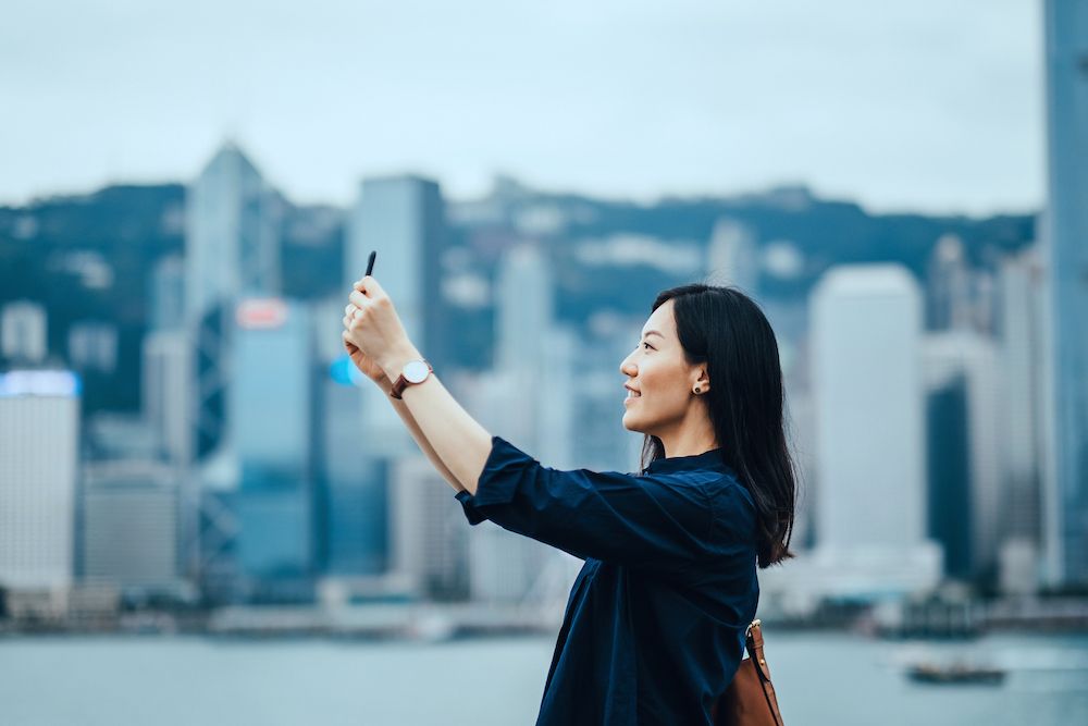 Beauty products that will help you look great on video conferences and calls (photo: Getty Imagese)
