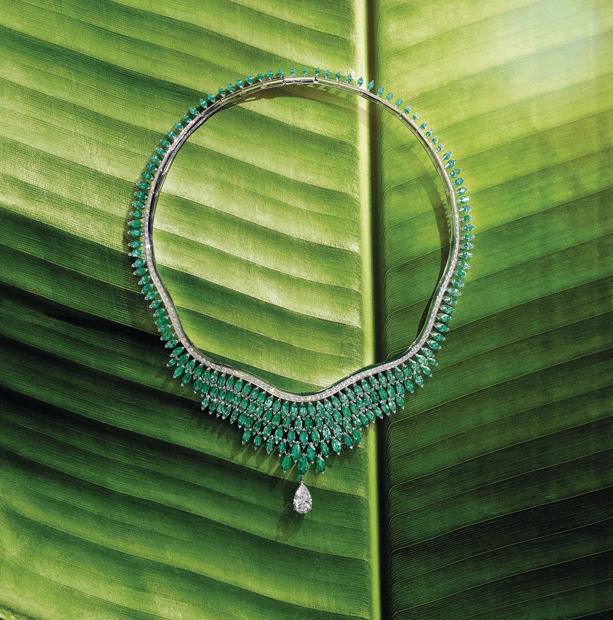 Piaget Golden Oasis necklace in platinum set with emeralds and diamonds