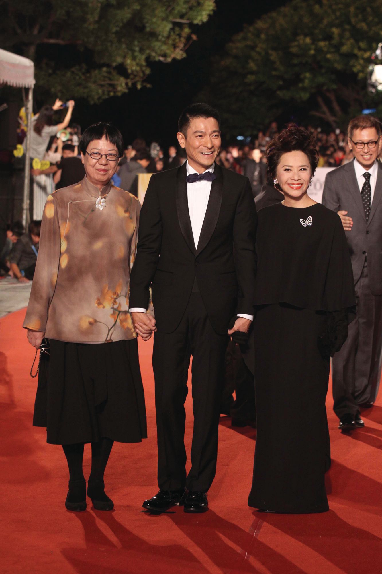 許鞍華與《桃姐》演員劉德華及葉德嫻。