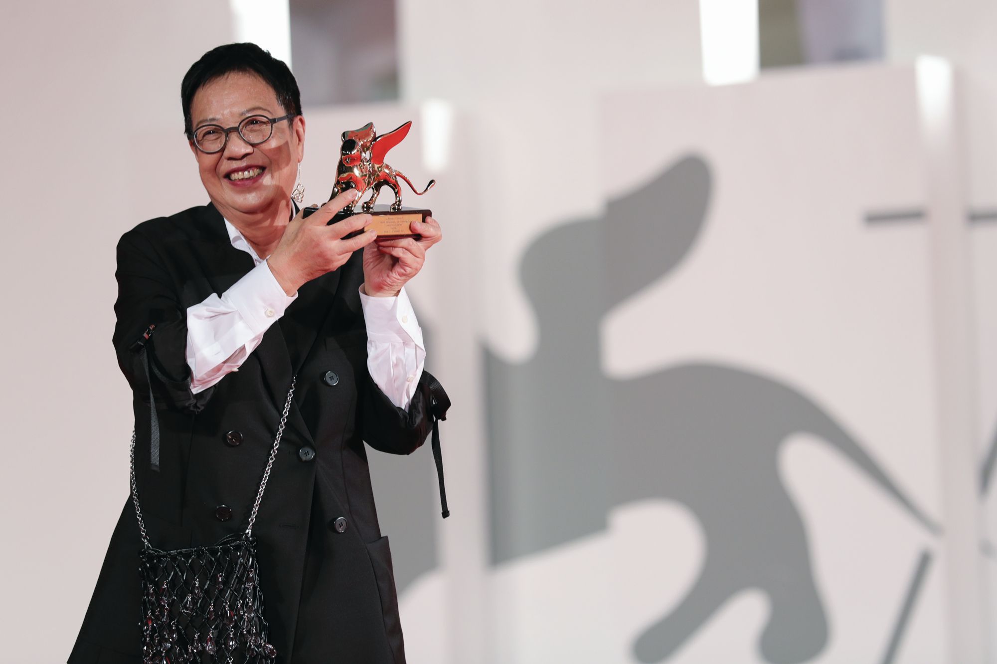 許鞍華在今年度威尼斯國際影展勇奪終身成就金獅獎。(Photo: Vittorio Zunino Celotto/Getty Images)