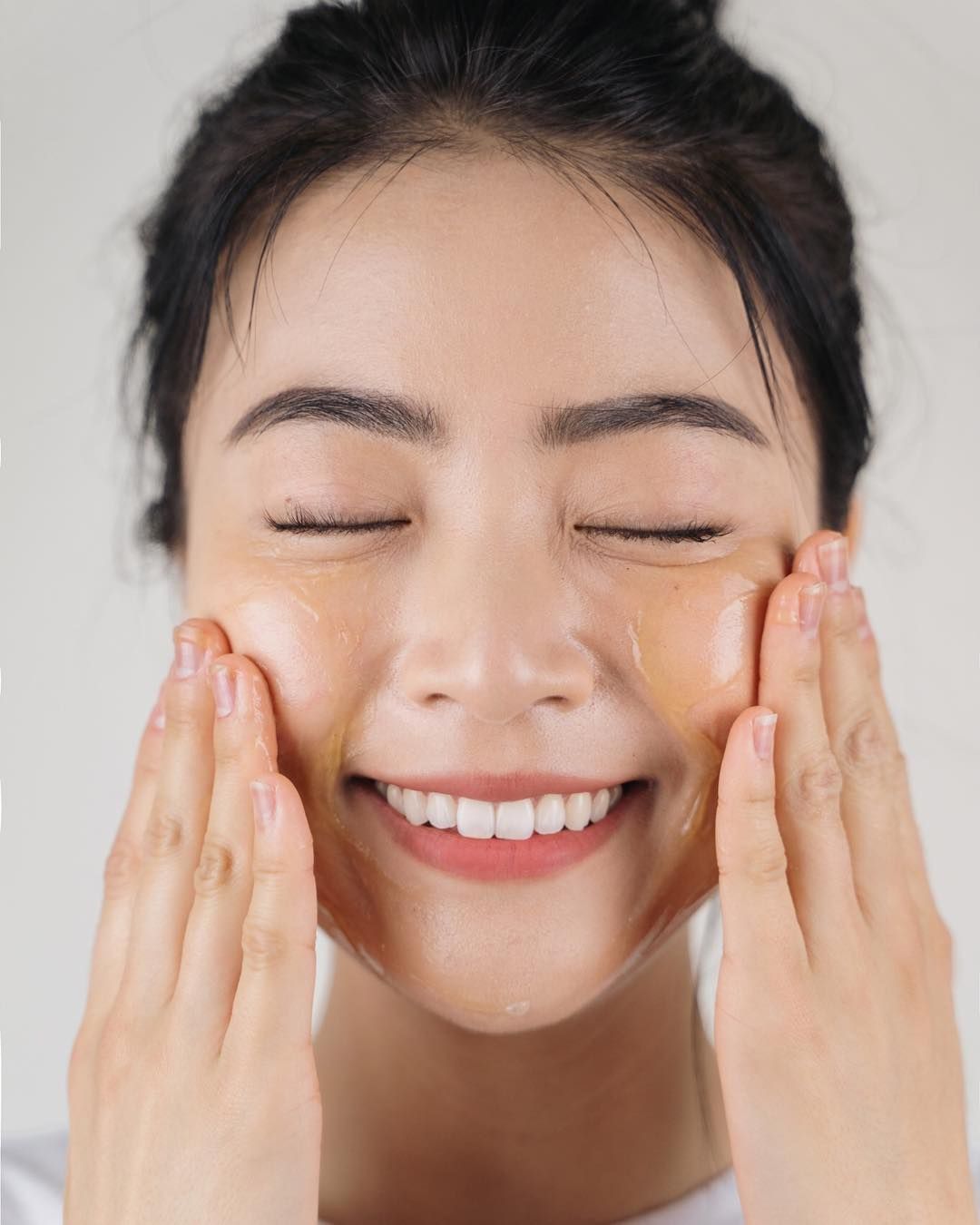 How To Treat Your Dry Skin This Winter, According To The Experts