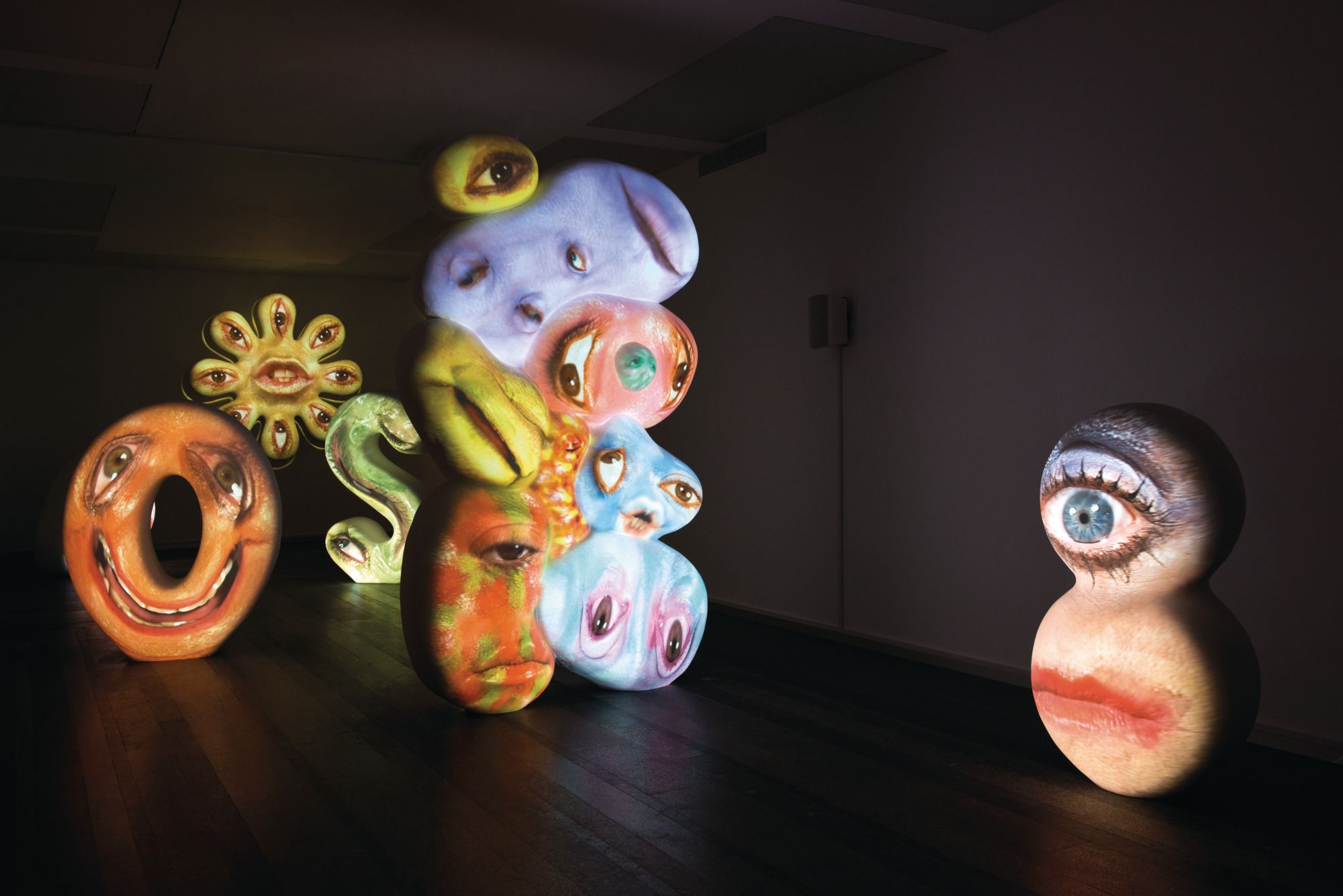 Oursler於2013年在烏克蘭基輔Pinchuk藝術中心的展出作品之一,此次也將移地高美館展出。