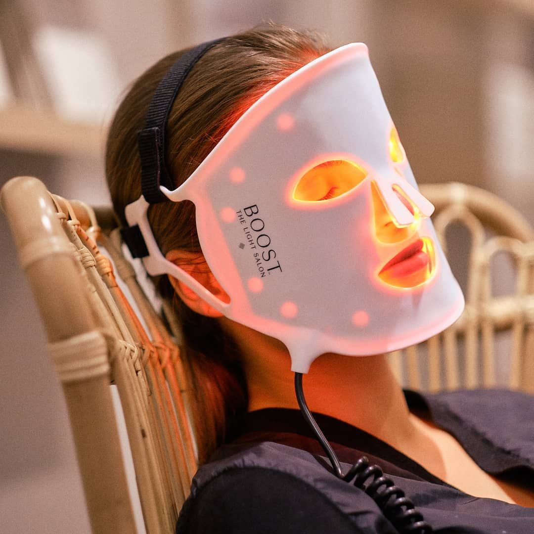 A LED light therapy mask from The Light Salon (Photo: @thelightsalon/Instagram)