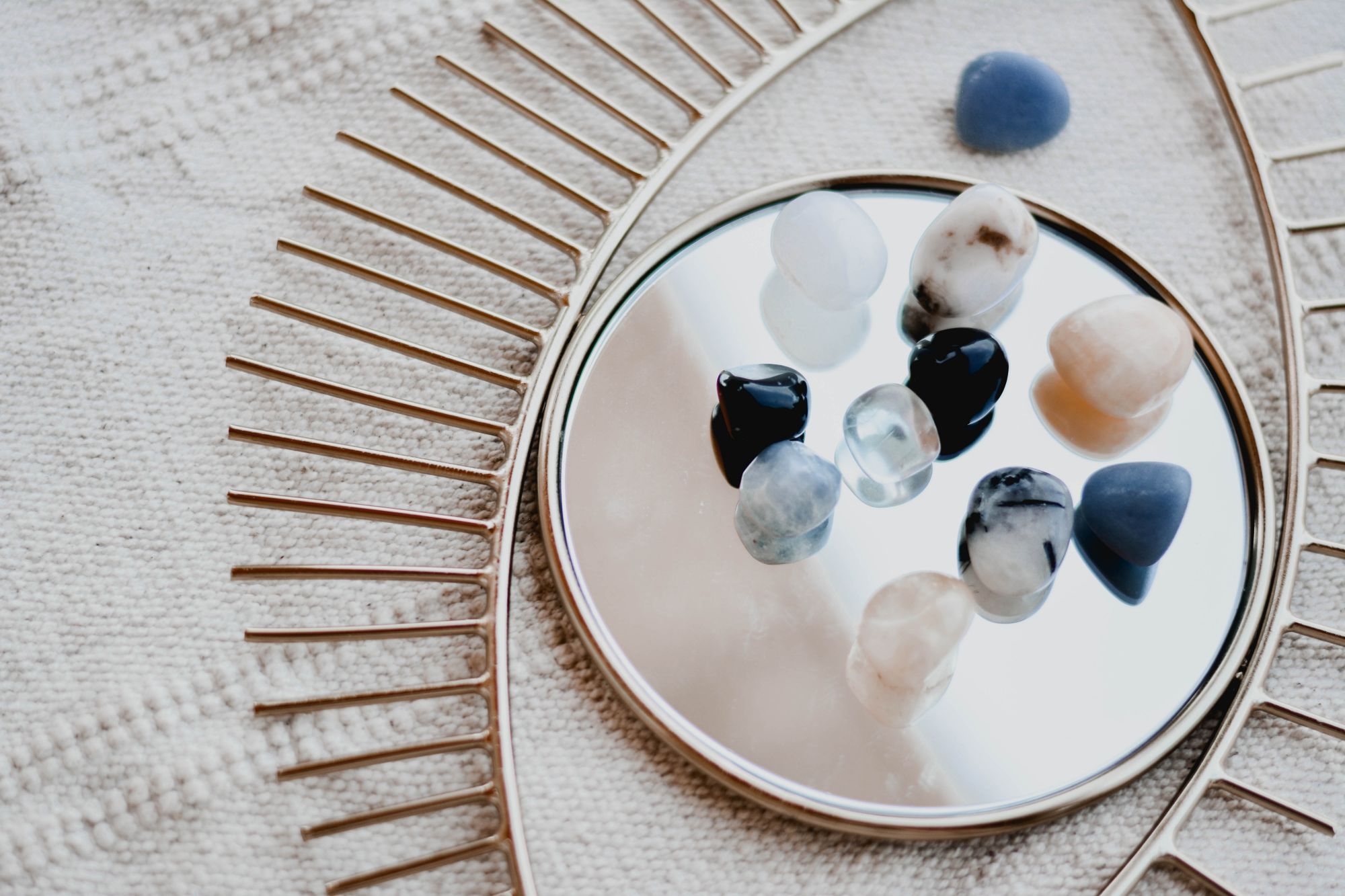 Crystal Home Decor Pieces To Fill Your Home With Positivity