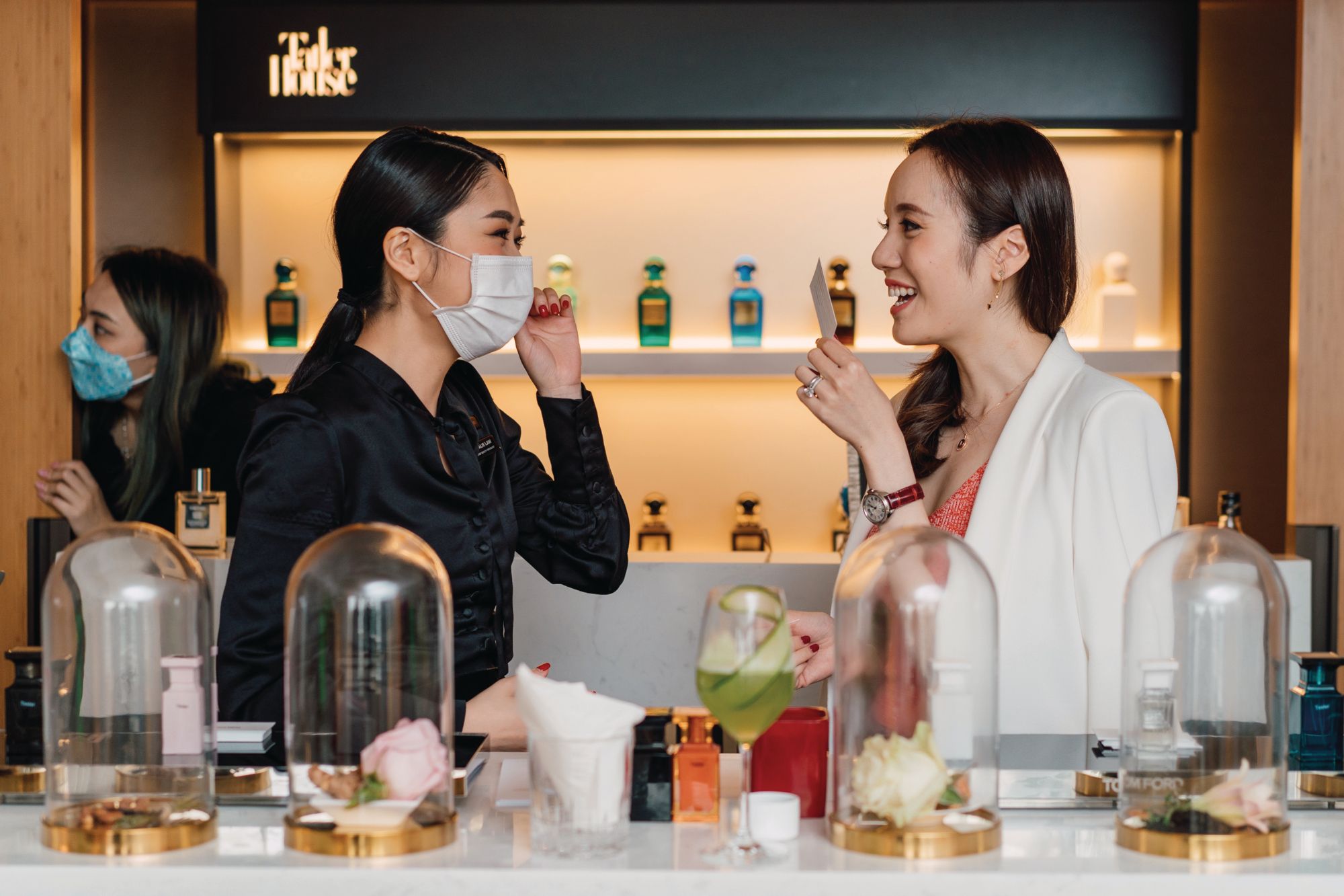 Jessica Jann takes a scent tour with a Tom Ford Beauty expert