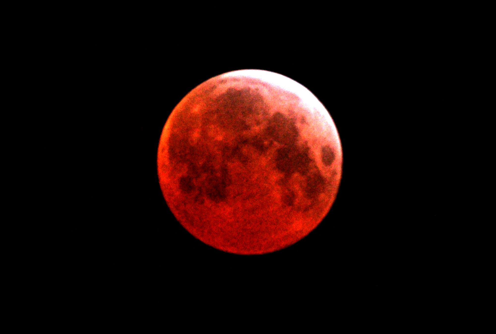 How To Watch The Lunar Eclipse Blood Moon In Hong Kong On May 26 2021 Tatler Hong Kong