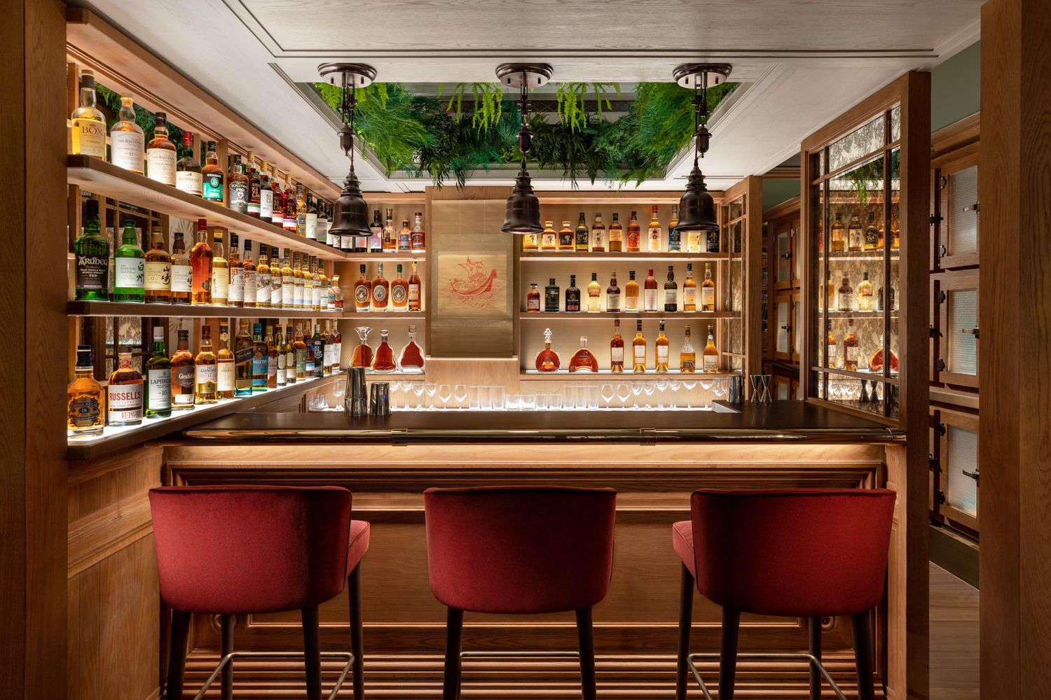 Mandarin-Oriental-Hong-Kong-Hotel-The-Aubrey-Main-Bar-Lounge