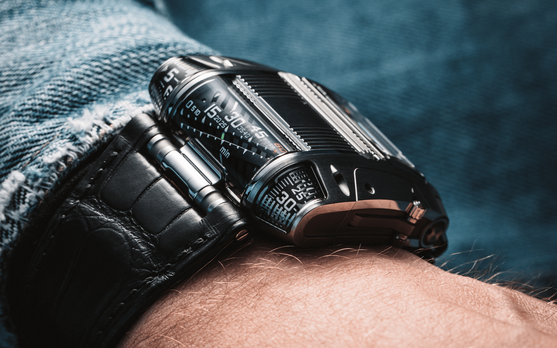 UC-111C has a linear time display with cylindrical minute track and jumping hour (Photo: Urwerk)