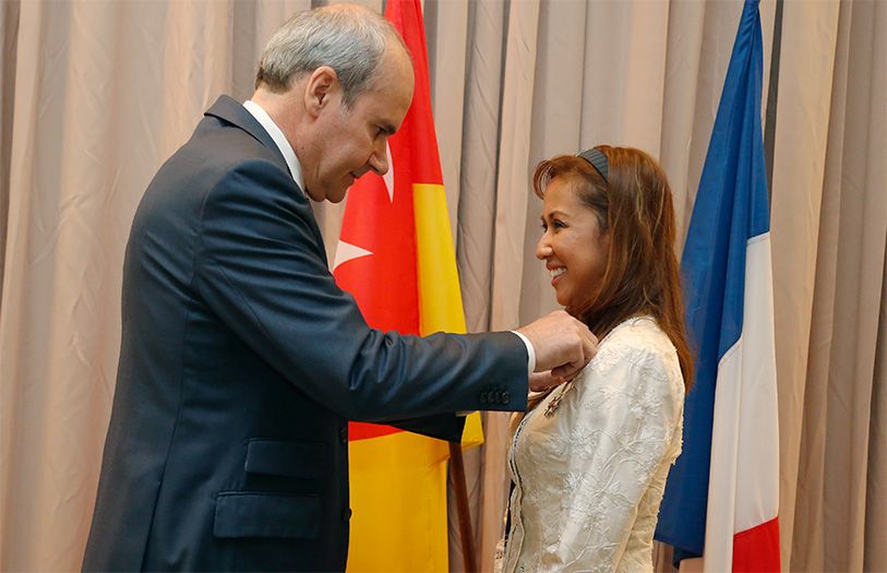 HE Christophe Penot presenting Tengku Datin Paduka Setia Zatashah with her Chevalier de la Légion d’honneur medal