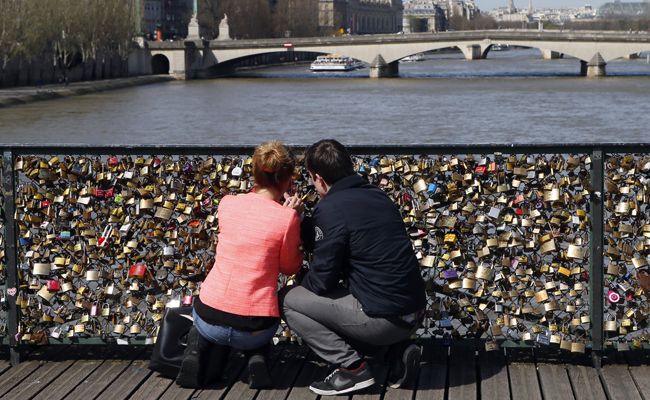 Paris To Put A Permanent Stop To Love Locks On Pont Des Arts Bridge Tatler Malaysia