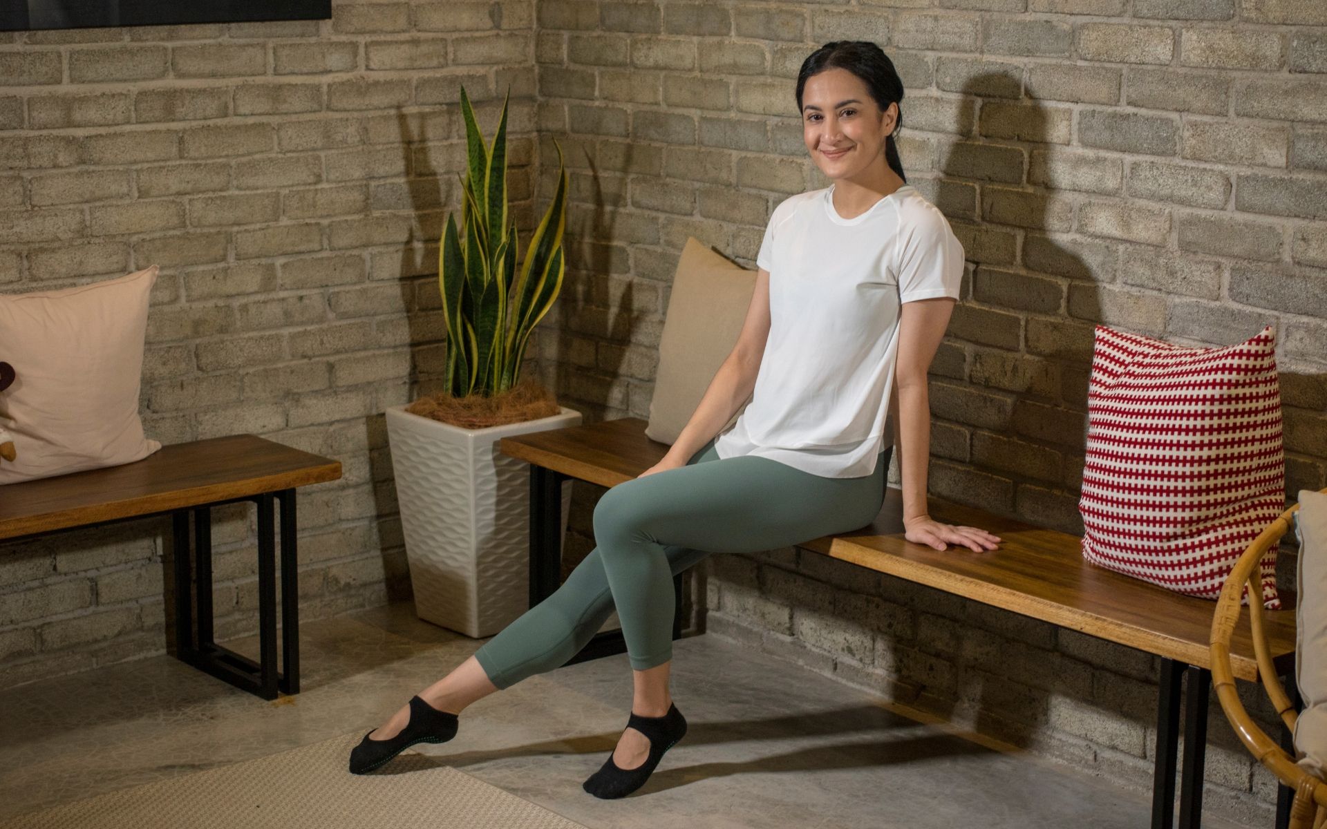 Watch: Getting In Shape With This Former National Gymnast’s Weekly Xtend Barre Routine
