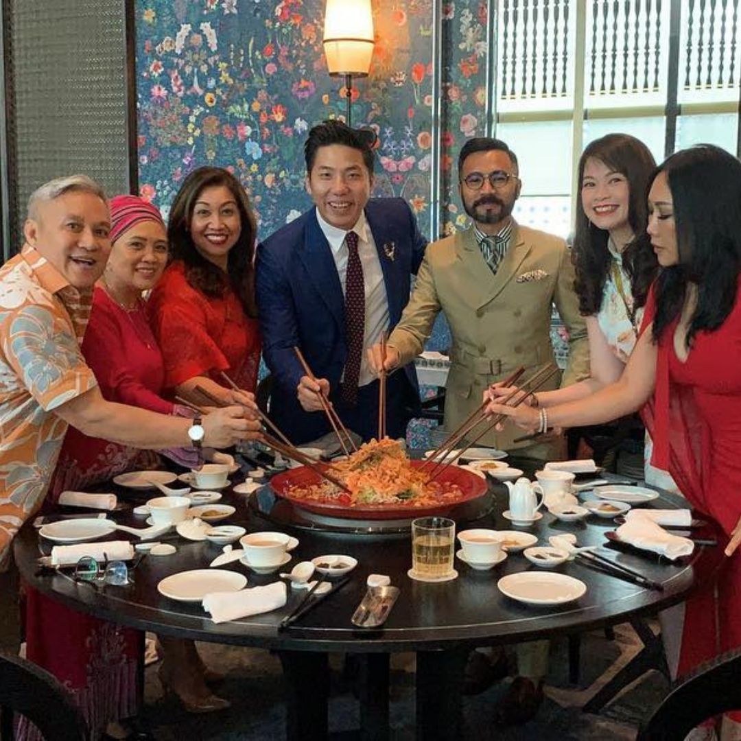 Nothing like a Yee Sang toss among true friends Wak Doyok, Chef Wan, Selina Yeop Jr and company. (Photo: @wakdoyok/Instagram)