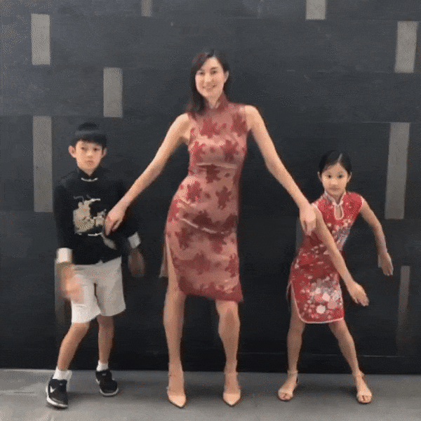 Here's how Danielle Graham and her kids perfect the art of 'flossing into the Year of the Pig' together. (Photo: @daniellepeitagraham/Instagram)