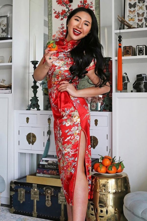 Jasiminne Yip is all dressed up for CNY in her gorgeous London home, where a few festive touches have already been put up. (Photo: @poshbrokebored/Instagram)