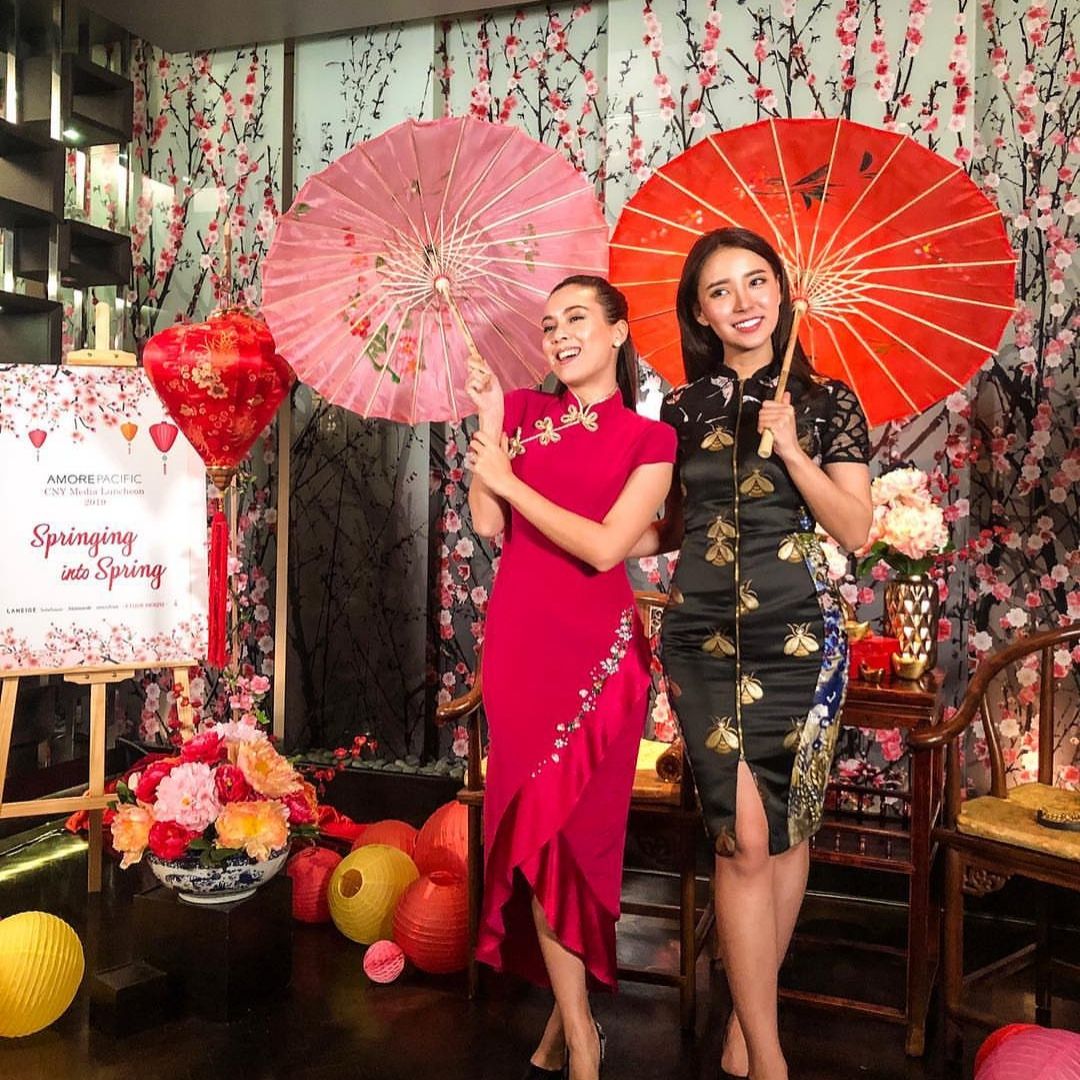 Siti Saleha and Venice Min take on CNY celebrations early at The InterContinental Kuala Lumpur last month. (Photo: @sallywho/Instagram)