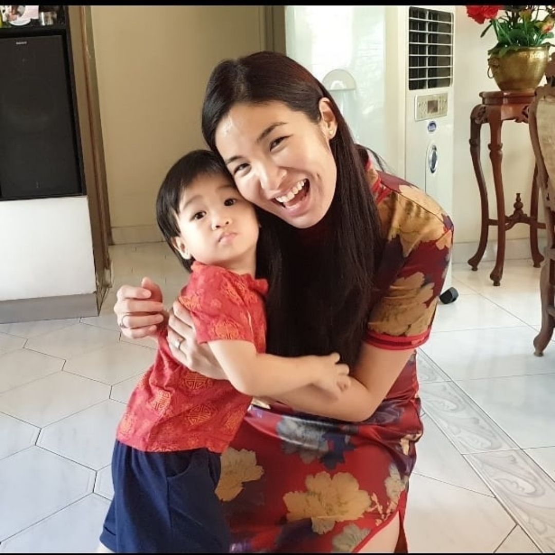 Fashionable mum Melissa Lam snaps a selfie with her beautiful baby boy back in her hometown of Ipoh. (Photo: @rainbowliss/Instagram