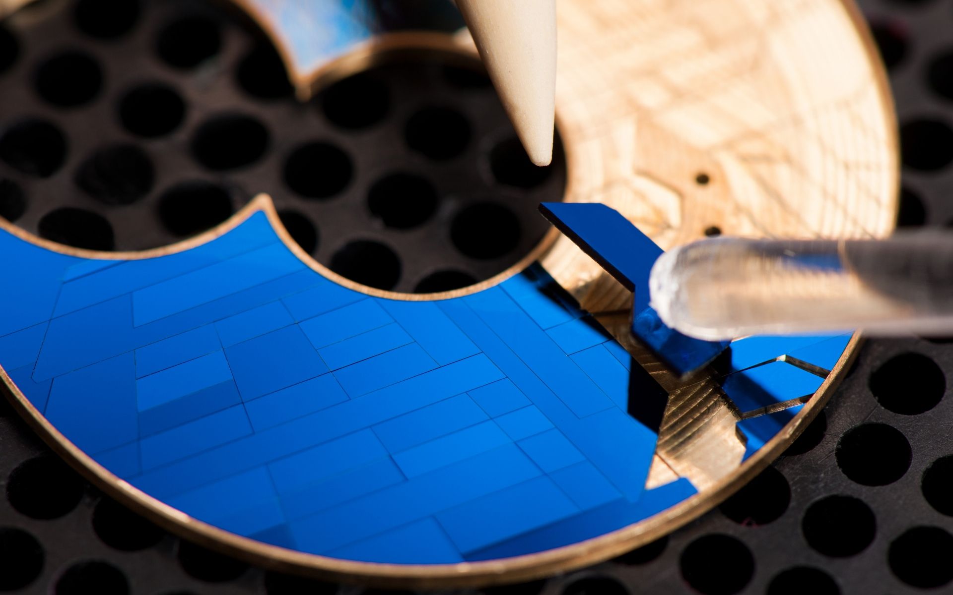 Assembling silicon pieces by hand