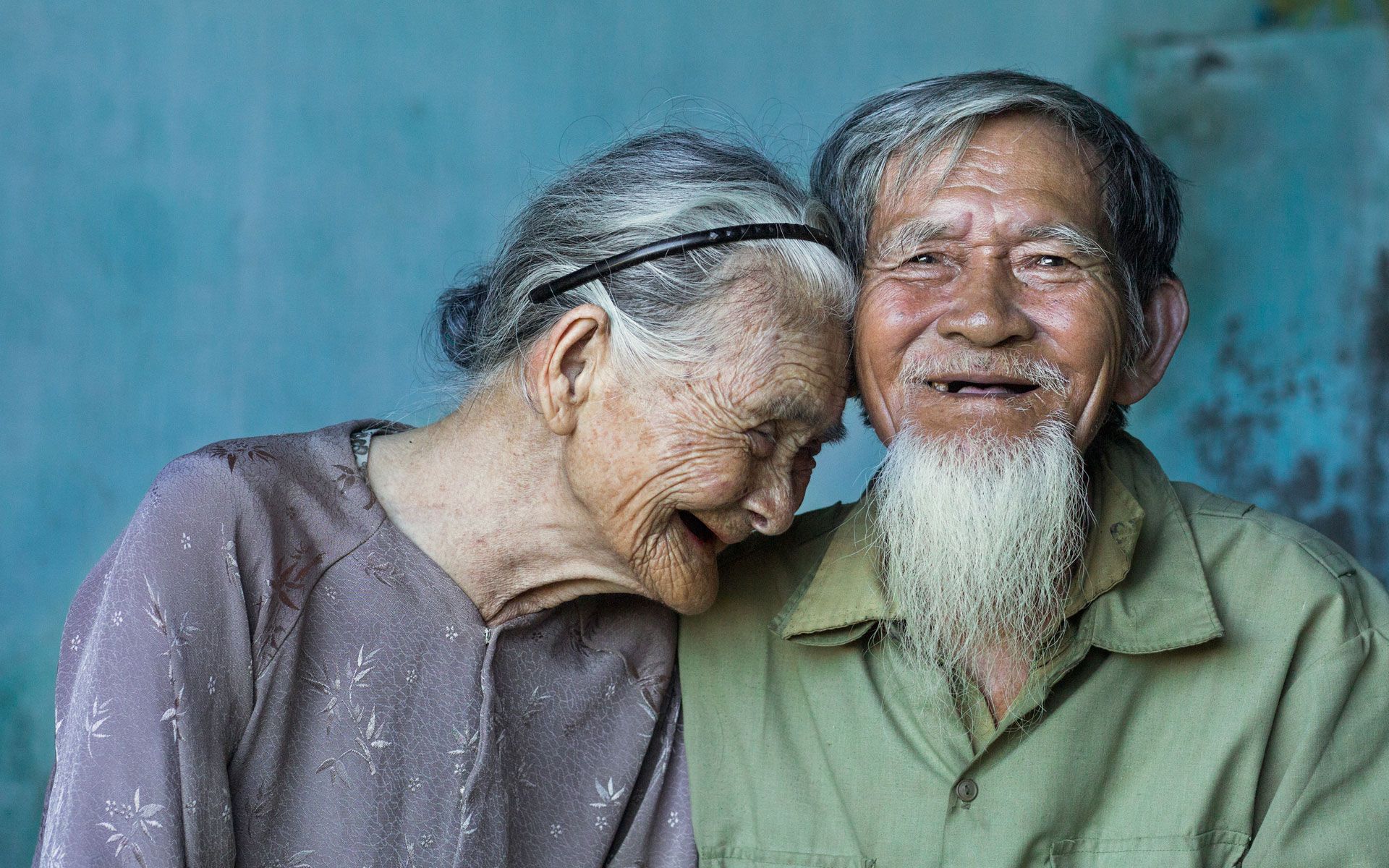 An elderly couple in Hoi An, where Réhahn has lived for the past 8 years