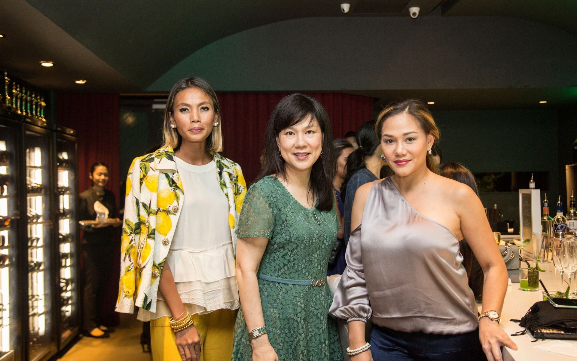 2018 September: Esha adds a pop of freshness with a citrus themed outfit at the #LoveLaMer dinner with Yap Su Lin and Elyna Effendi