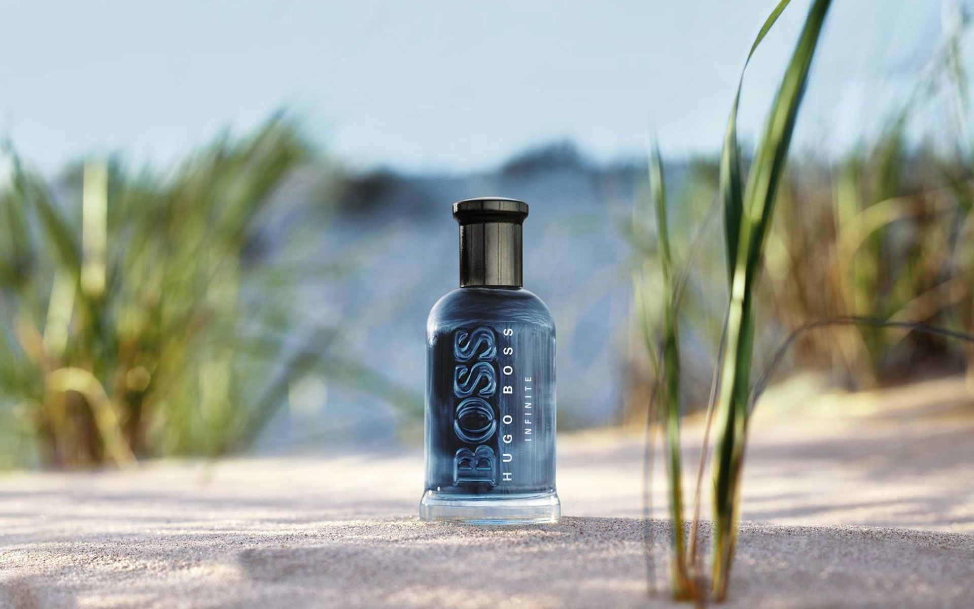 How do you interpret aromatic woody notes with the freshness of citrus and sensuality? In the BOSS Infinite eau de perfume, of course! The BOSS Bottled collection brings a whole new sense to the word ‘sensual’ to the modern man.