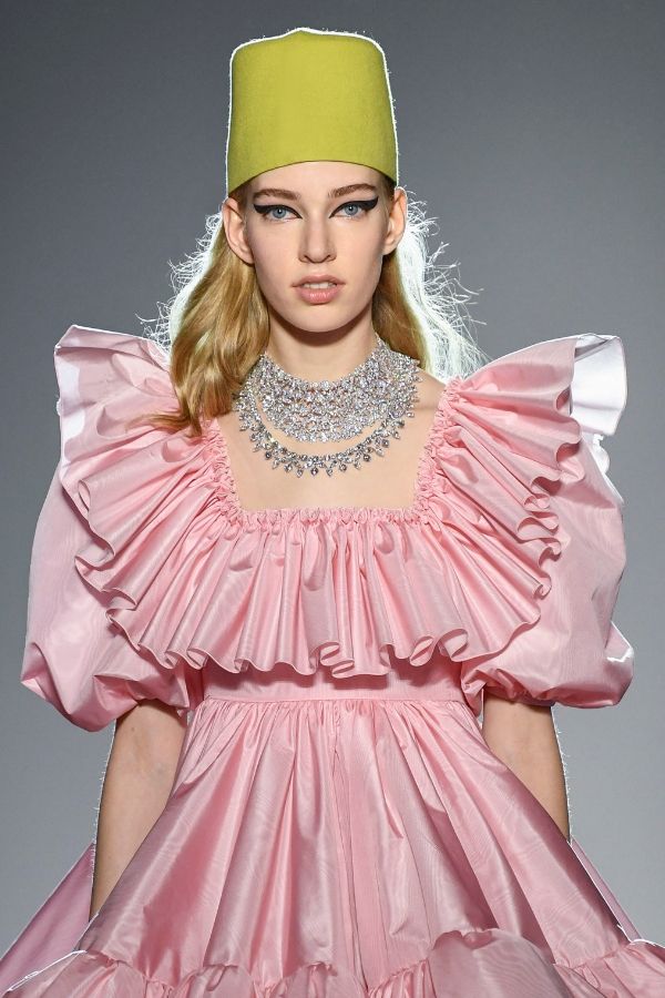 Ruffled and shiny sleeves and the set of pear-shaped diamond necklace recalls on the style of "It women" from the late '80s (Photo credit: Giambattista Valli)