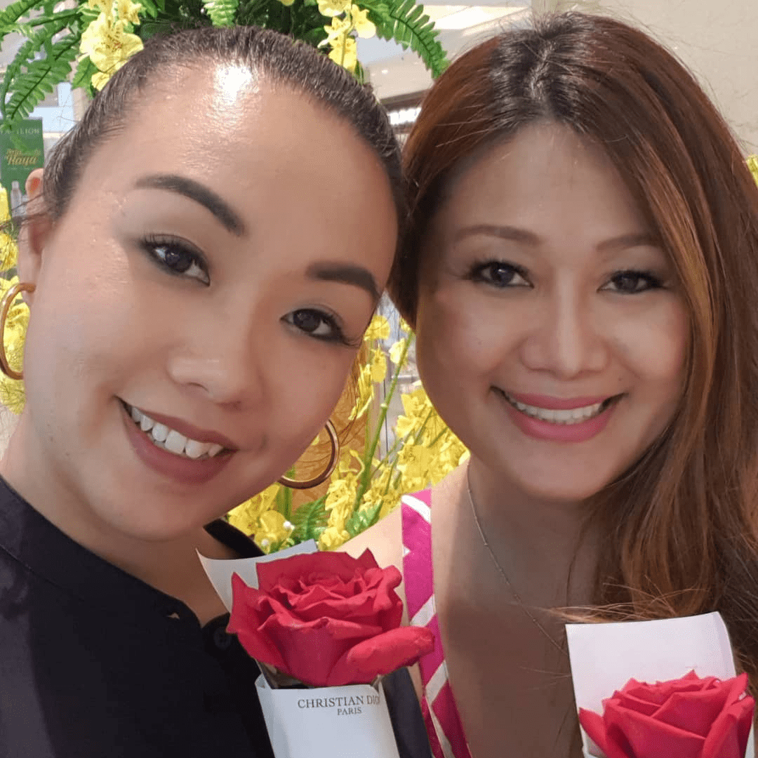 Be not confused, dear reader: Malisse Tan assures us that the youthful-looking lady on the right is in fact her mother, and not her older sister. (Photo: @malisse.tan/Instagram)