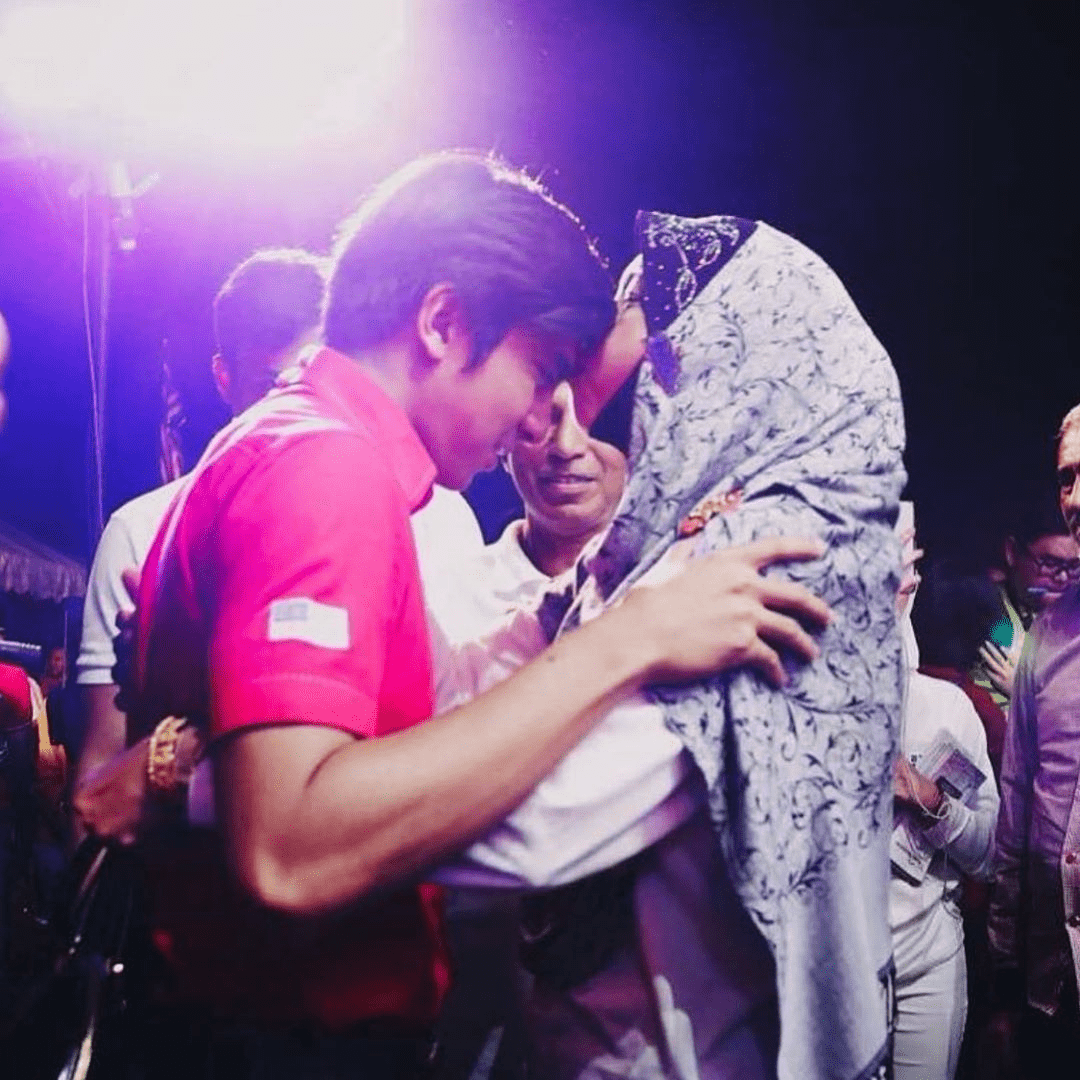 Malaysia’s Minister of Youth and Sports, Syed Saddiq doesn’t wait for May 12th to come around for a chance to express his thanks to the lady who has supported him through the best and worst of times. But since it’s Mother’s Day and all… (Photo: @syedsaddiq/Instagram.)