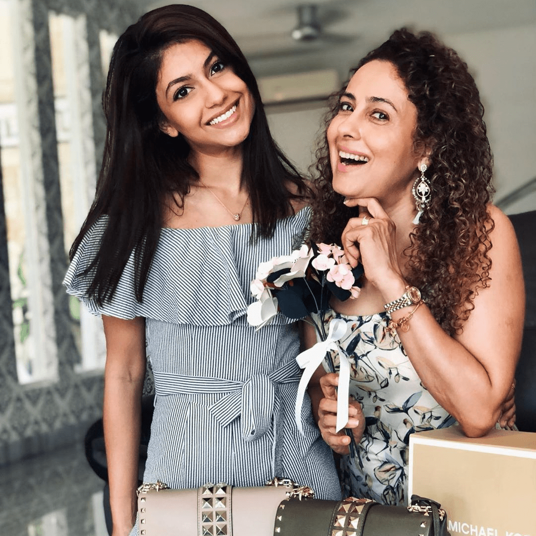 Beauty queen(s) before our eyes: Kiran Jassal poses for a gorgeous photo here with her hero after a delightful mother-daughter shopping spree at Michael Kors. (Photo: @kiran_jassal/Instagram)