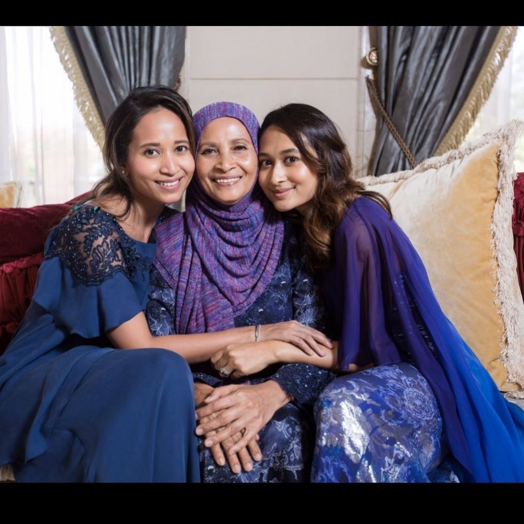 There’s nothing sisters Diana and Nadia Nasimuddin wouldn't do for their beloved mum any day of the year, more so on this special day. (Photo: @diananasimuddin/Instagram)