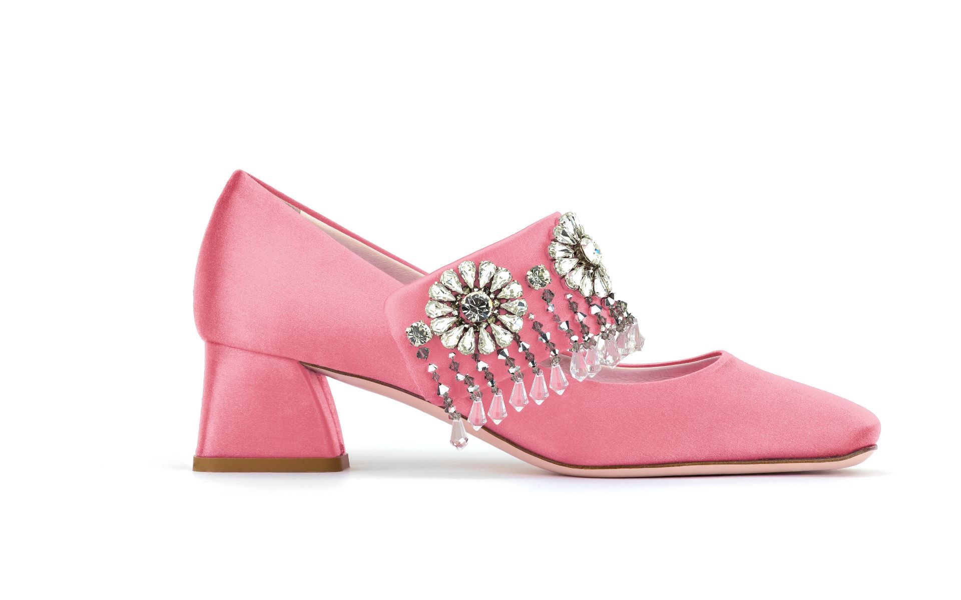 Pretty in pink, these heels from Roger Vivier is for the modish princesses at heart. (Photo credit: Roger Vivier)