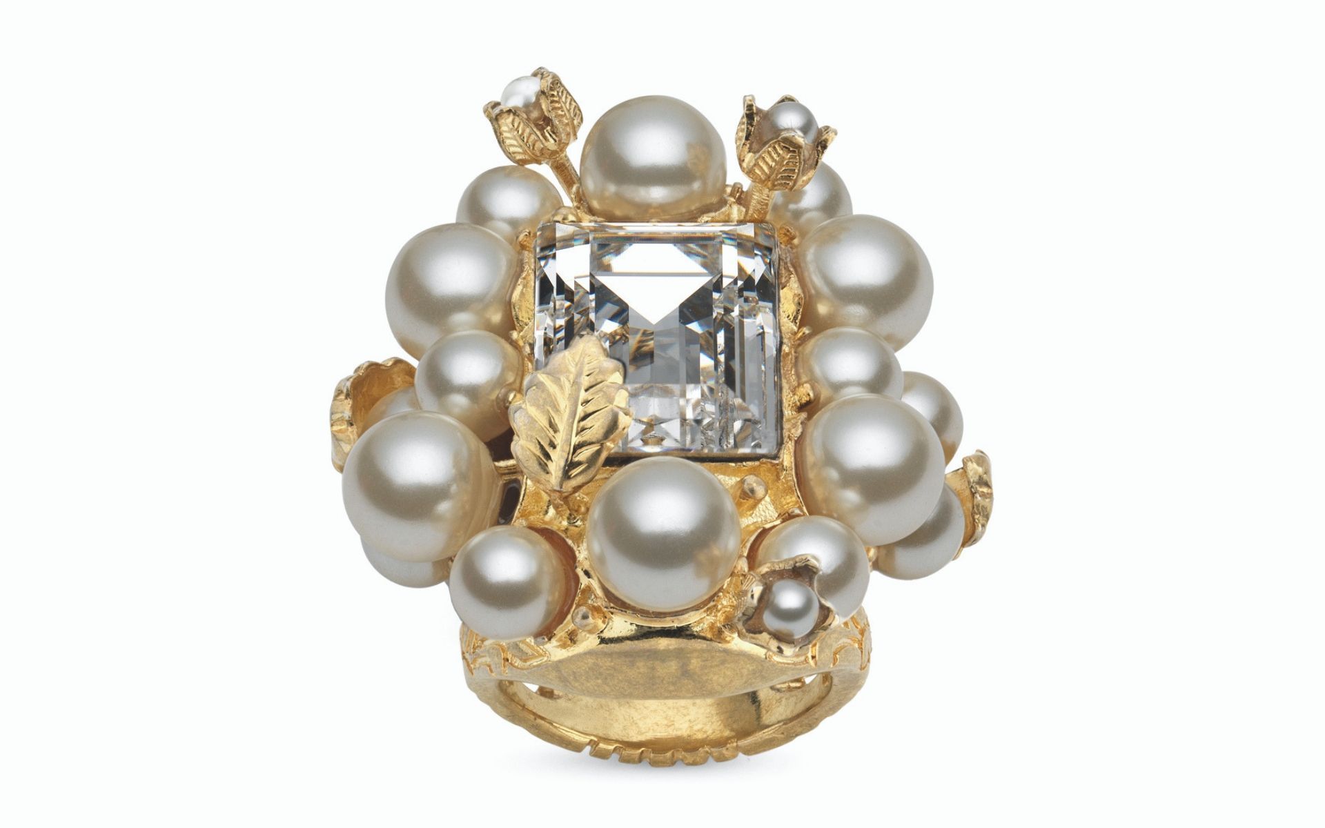 The cluster of pearls, gold-leaf motives and gems lend this baroque-influenced ring just that regal touch to those who love a powerful accessory. (Photo credit: Gucci)